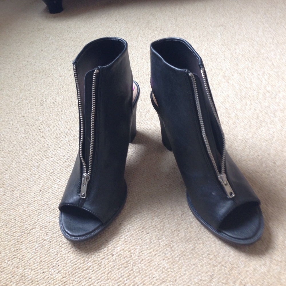 Peep toe zip bootie